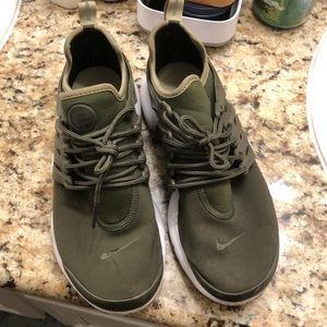 Women’s Nike Air Presto Green Size 9 (used)